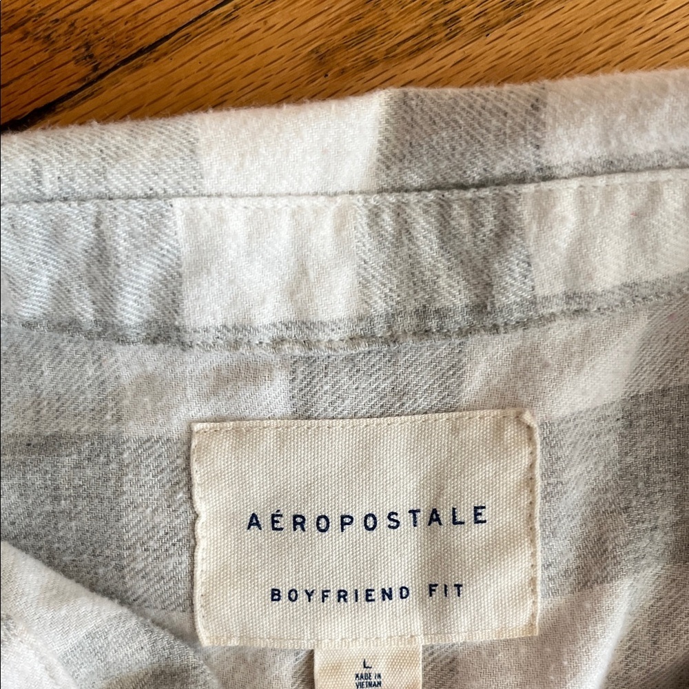 Aeropostale Light Gray Plaid Button-Down Shirt - Picture 2 of 5